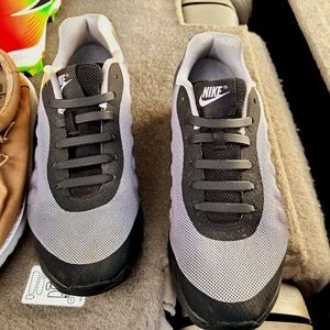 Nike air max youth 5.5 black and grey